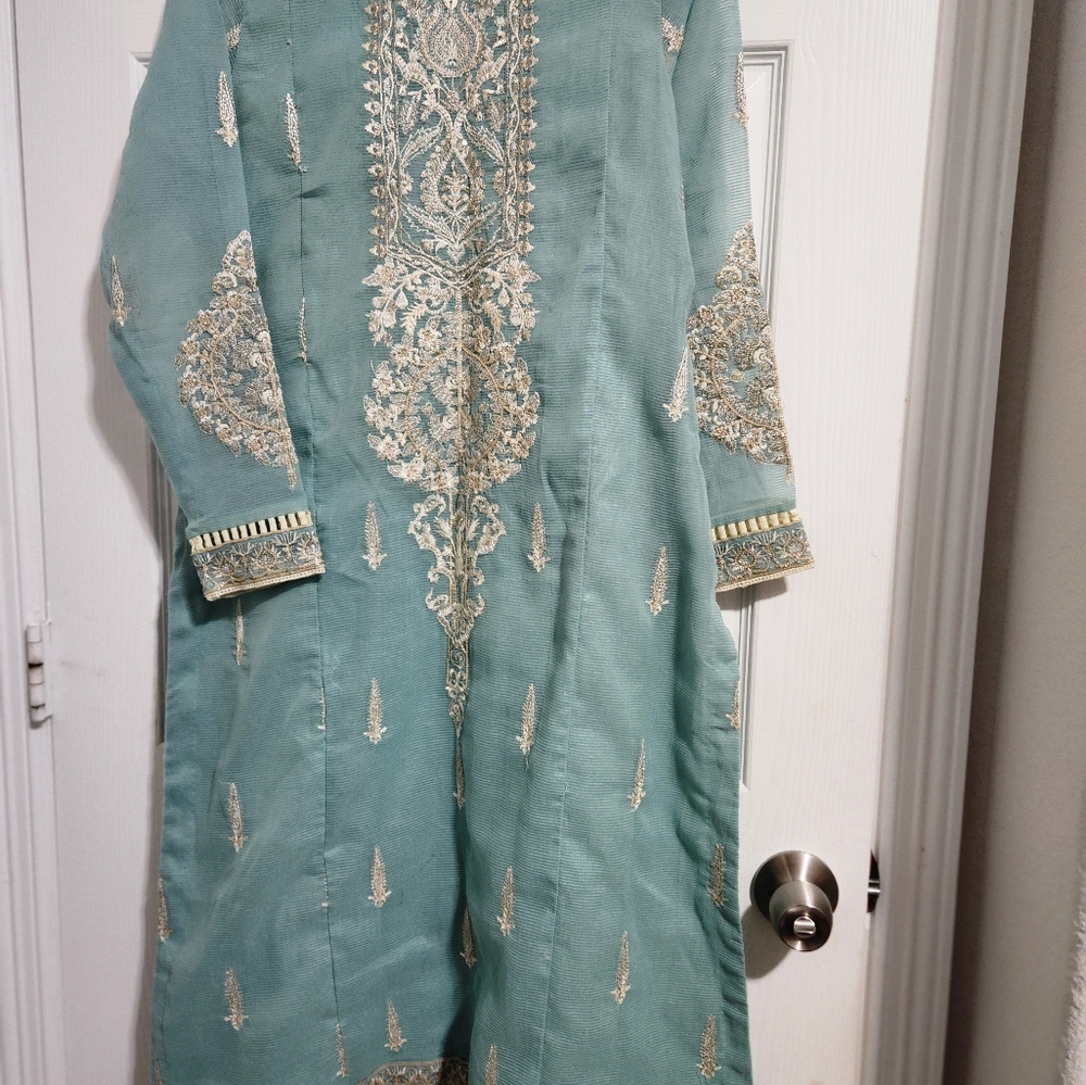 3 pc stitched Pakistani dress brand Sapphire worn once just like size small
